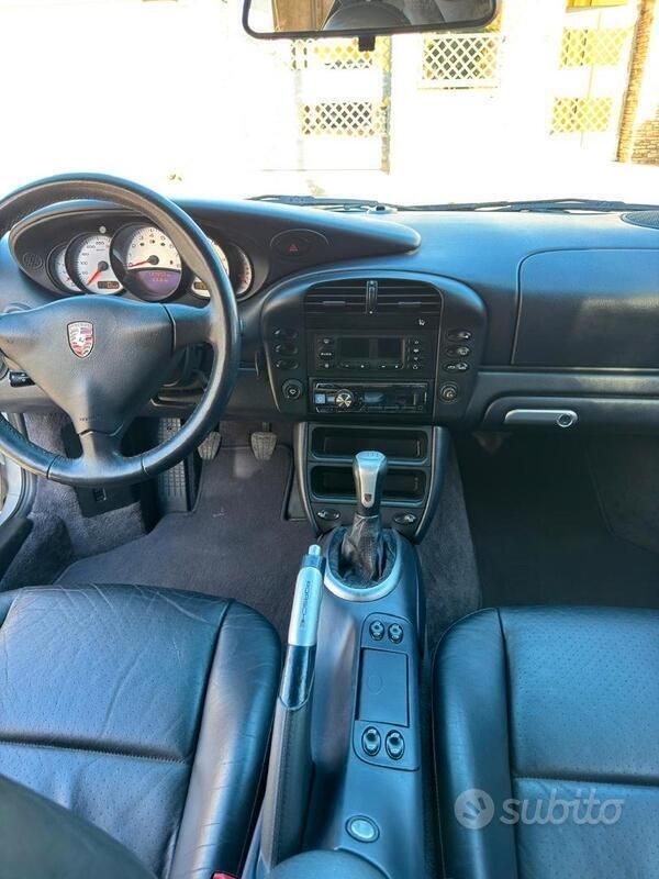 Usata Porsche 911 320 CV (235 kW) 2002 Grigio Cabrio