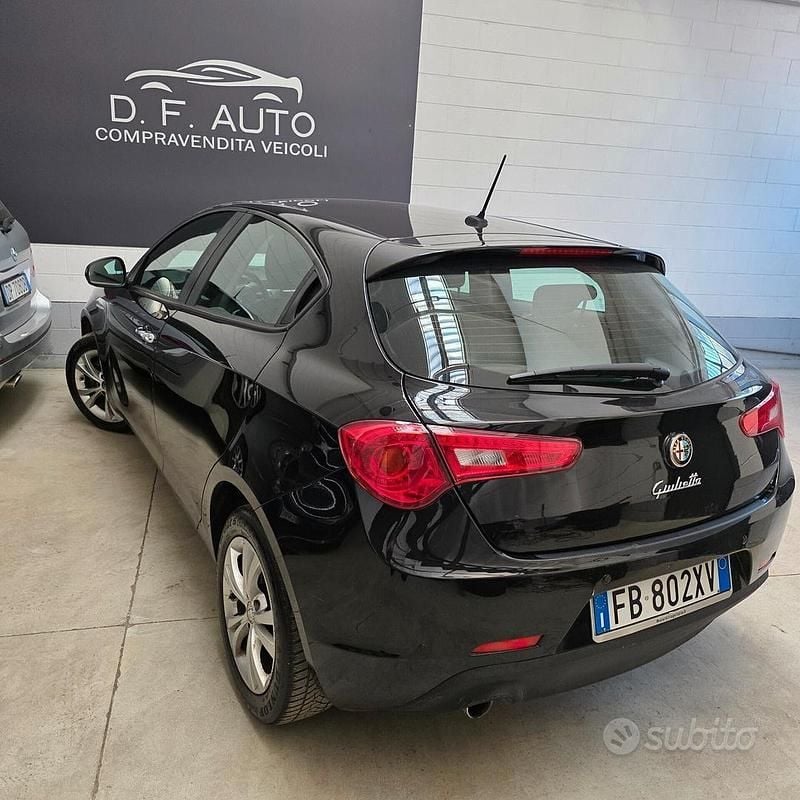 Usata Alfa Romeo Giulietta Distinctive 120 CV (88 kW) 2015 Nero Utilitaria