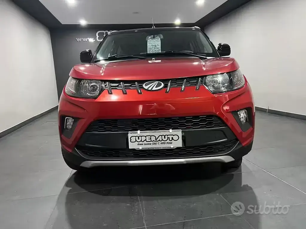 Usata Mahindra KUV100 83 CV (61 kW) 2019 Bordeaux SUV