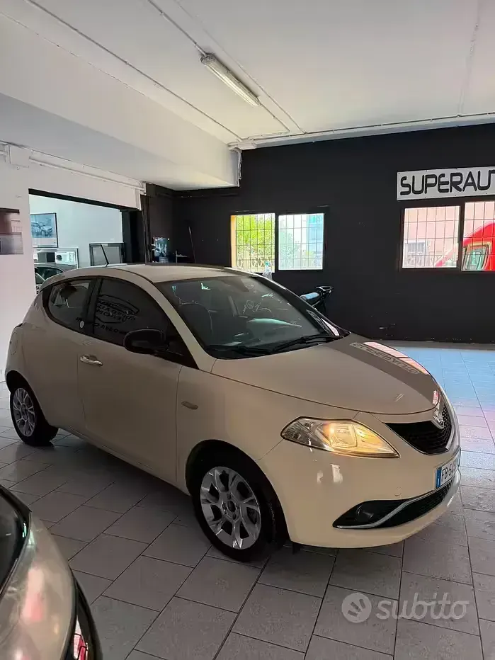 Usata Lancia Ypsilon S 95 CV (69 kW) 2015 Beige Utilitaria