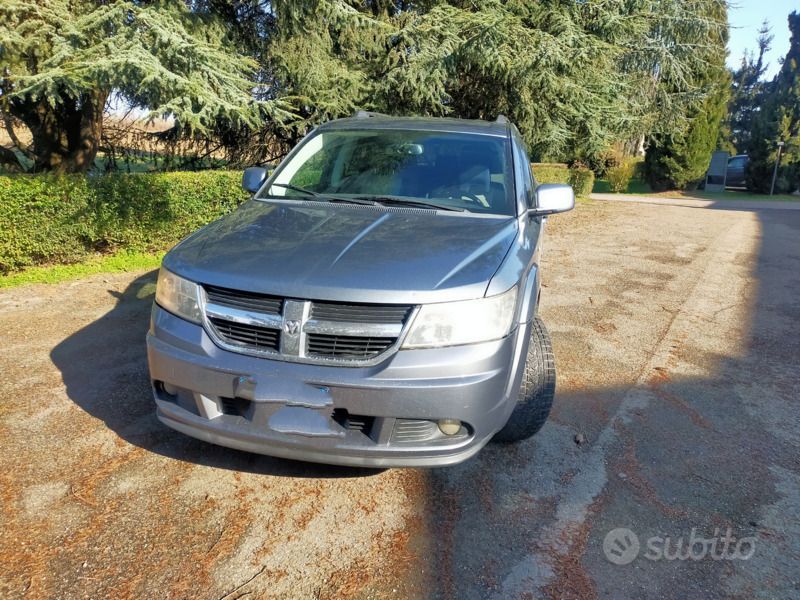 Grigio Usata 2010 Dodge Journey SUV | 2500 € (Buon prezzo) - Immagine 1/3
