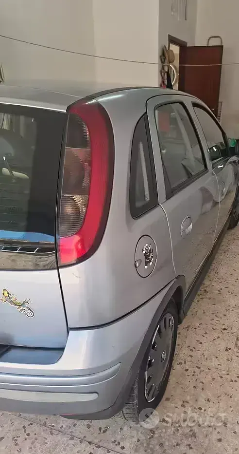 Usata Opel Corsa 69 CV (50 kW) 2005 Grigio Utilitaria