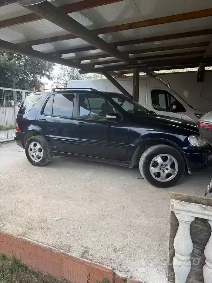 Usata Mercedes ML270 163 CV (119 kW) 2002 Blu SUV
