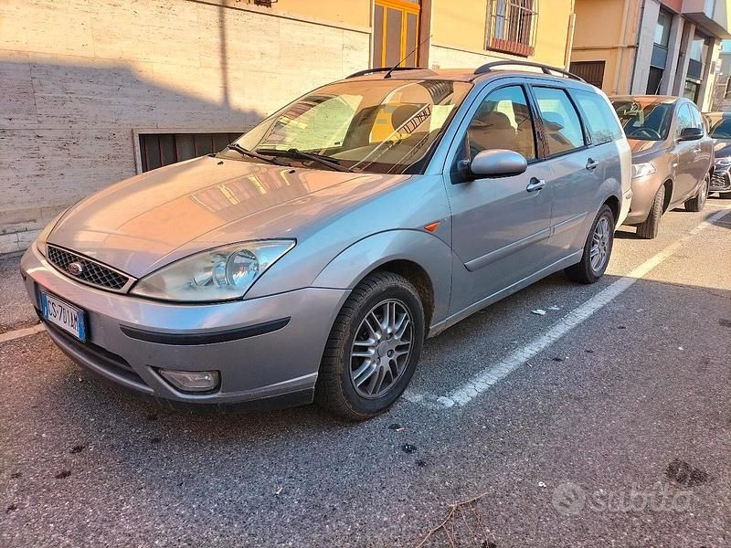 Usata Ford Focus Ghia 101 CV (74 kW) 2004 Grigio Station wagon