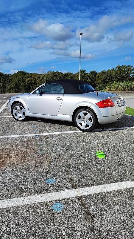 Usata Audi TT Roadster 179 CV (131 kW) 2001 Grigio Cabrio