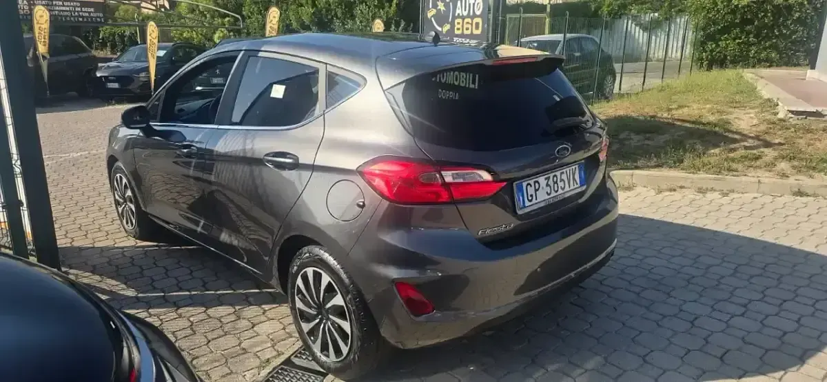 Usata Ford Fiesta Titanium 75 CV (55 kW) 2023 Grigio Utilitaria