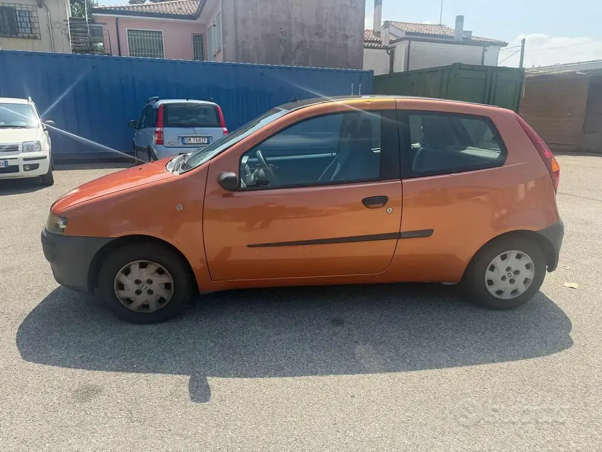 Usata Fiat Punto 80 CV (58 kW) 2000 Oro Utilitaria