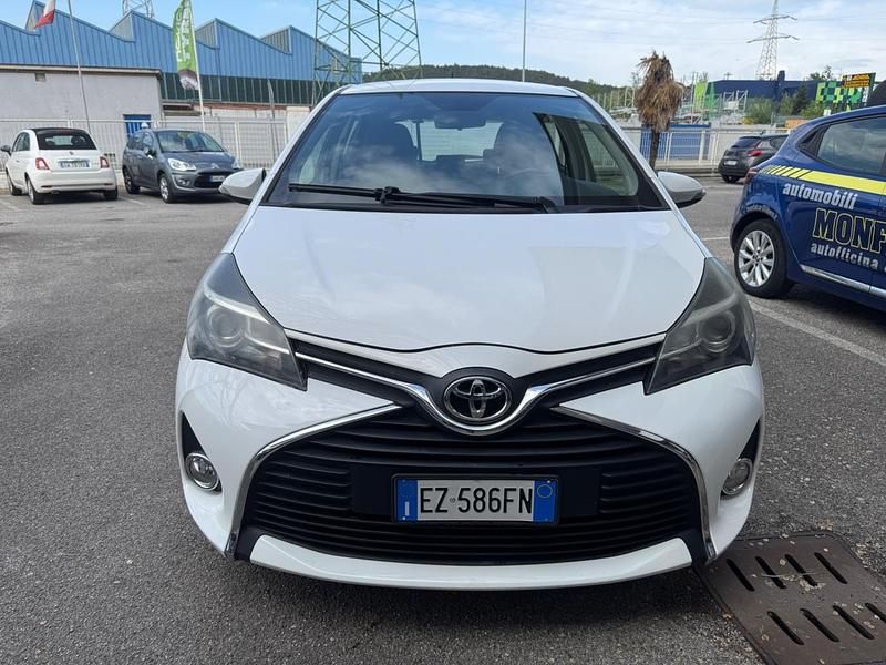 Usata Toyota Yaris 69 CV (50 kW) 2015 Bianco Utilitaria