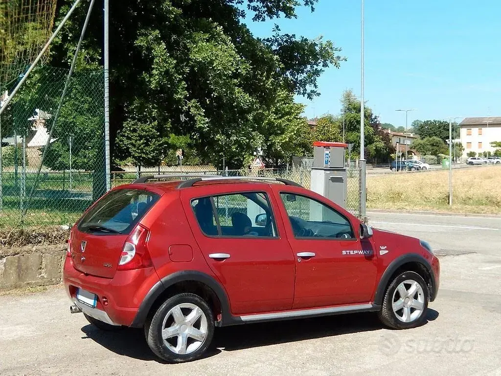 Usata Dacia Sandero Stepway 84 CV (61 kW) 2012 Rosso Berlina