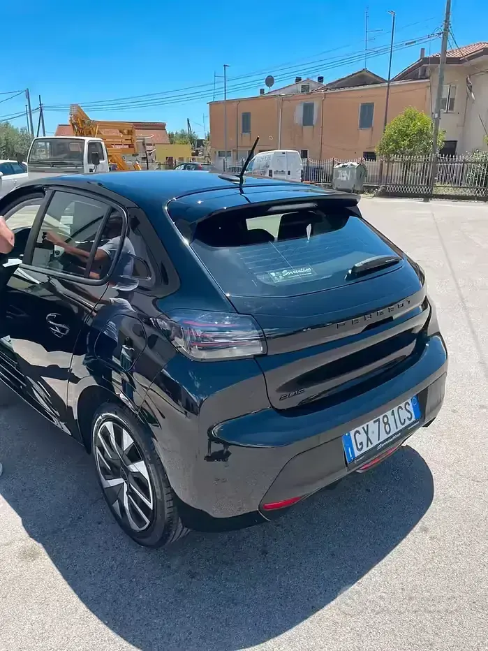 Usata Peugeot 208 75 CV (55 kW) 2024 Nero Utilitaria