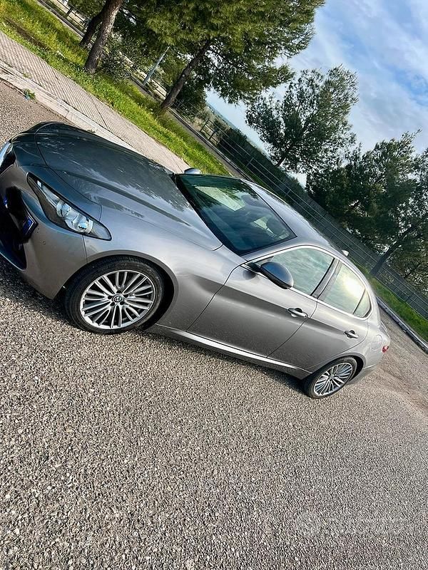 Usata Alfa Romeo Giulia 180 CV (132 kW) 2016 Grigio Berlina