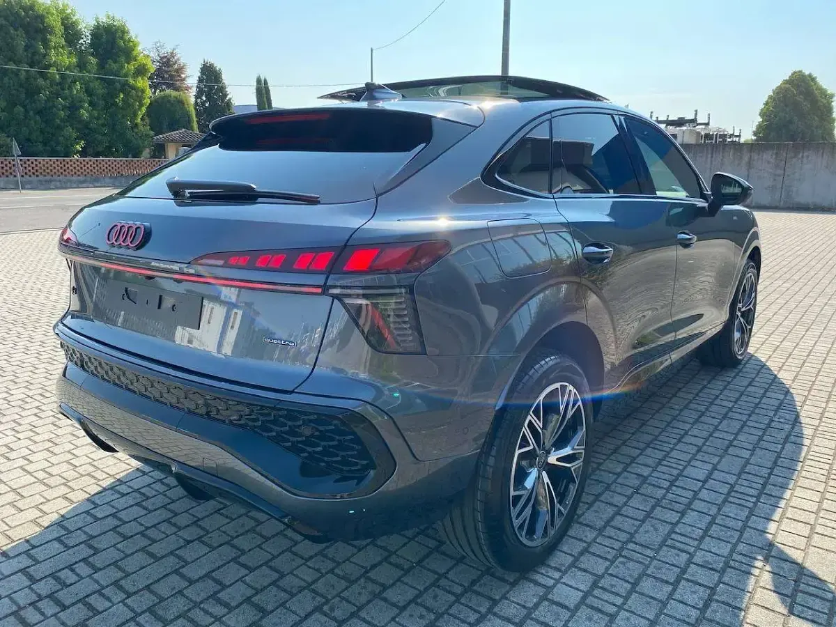 Nuova Audi Q3 Sportback S-Line 204 CV (150 kW) 2026 Grigio daytona SUV