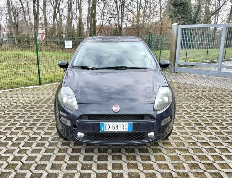 Usata Fiat Punto 69 CV (50 kW) 2014 Blu Berlina