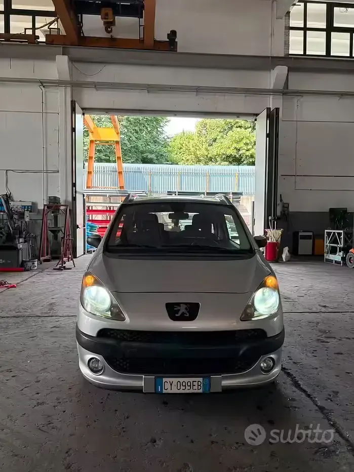 Usata Peugeot 1007 68 CV (50 kW) 2005 Grigio Monovolume