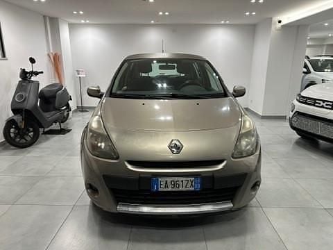 Marrone Usata 2010 Renault Clio II Dynamique Tre volumi | 3000 € (Buon prezzo) - Immagine 1/4