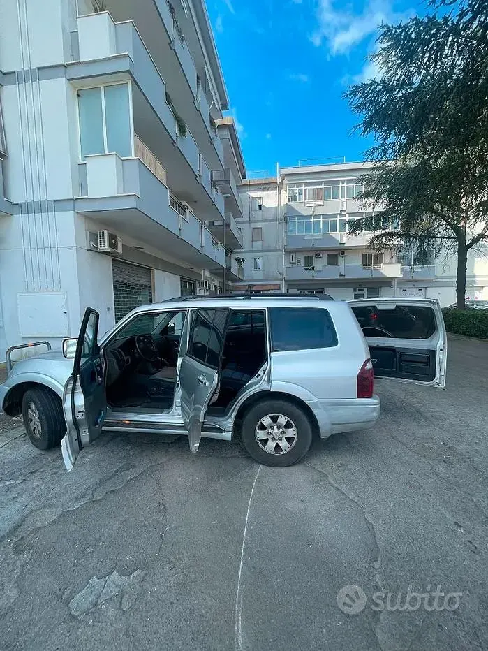 Usata Mitsubishi Pajero 160 CV (117 kW) 2005 Grigio SUV