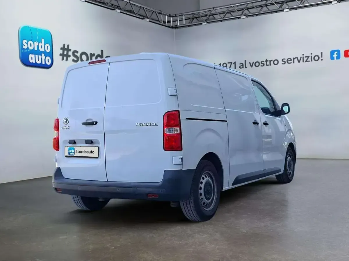 Begagnad Toyota Proace 120 HK (88 kW) 2021 Vit Minibuss