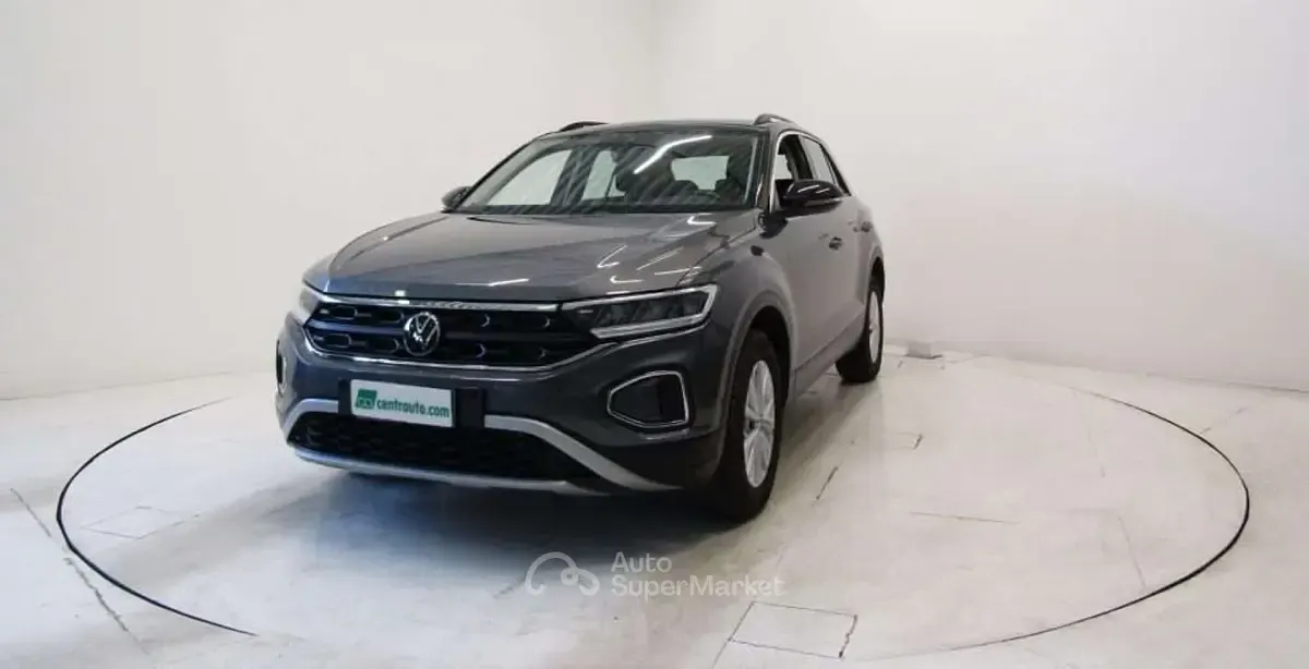 Usata VW T-Roc Life 150 CV (110 kW) 2023 Grigio/nero SUV