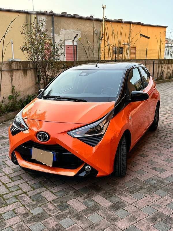 Arancione Usata 2019 Toyota Aygo Connect Style Due volumi | 9200 € (Super prezzo) - Immagine 1/4