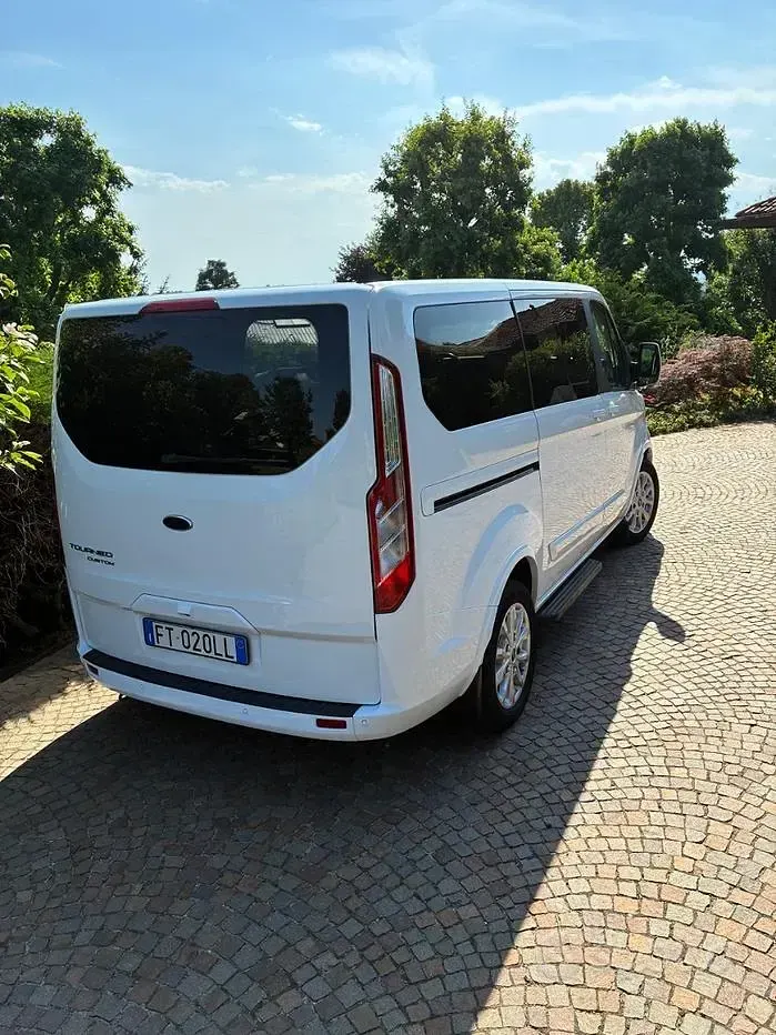 Usata Ford Tourneo 170 CV (125 kW) 2018 Bianco Monovolume