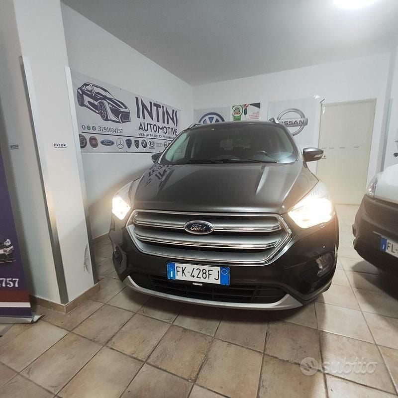 Grigio Usata 2017 Ford Kuga S SUV | 8950 € (Ottimo prezzo) - Immagine 1/4