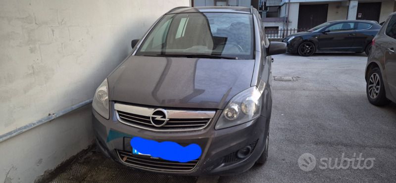 Usata Opel Zafira 2013 Marrone Monovolume