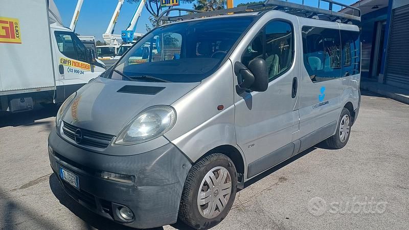 Usata Opel Vivaro 100 CV (73 kW) 2003 Grigio Monovolume