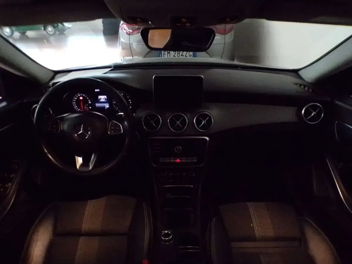 Usata Mercedes CLA200 136 CV (100 kW) 2016 Grigio montagna Station wagon