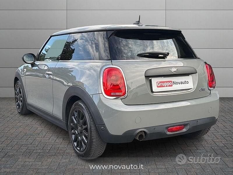 Usata Mini ONE 102 CV (75 kW) 2019 Grigio Utilitaria
