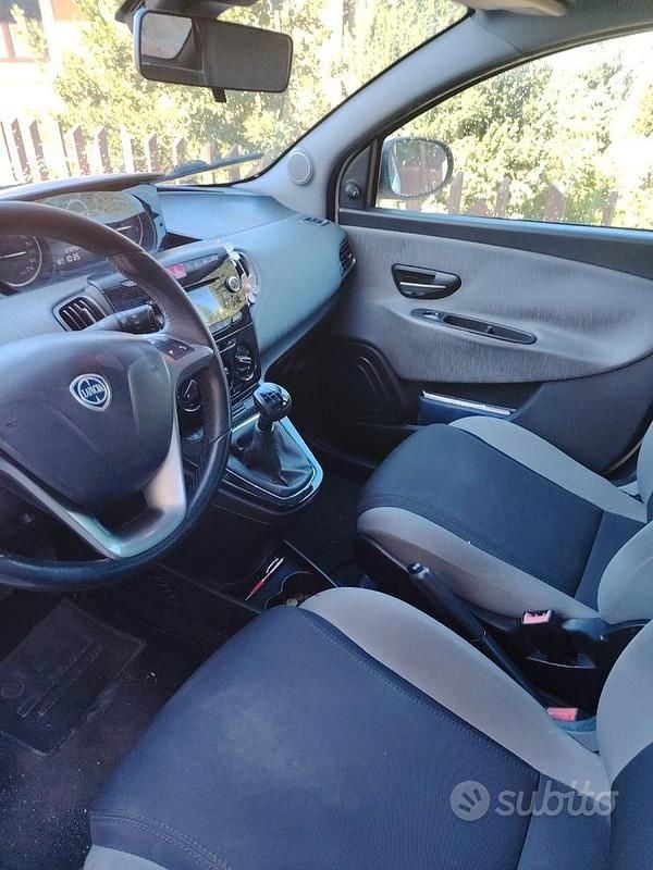 Usata Lancia Ypsilon 95 CV (69 kW) 2014 Bianco Utilitaria