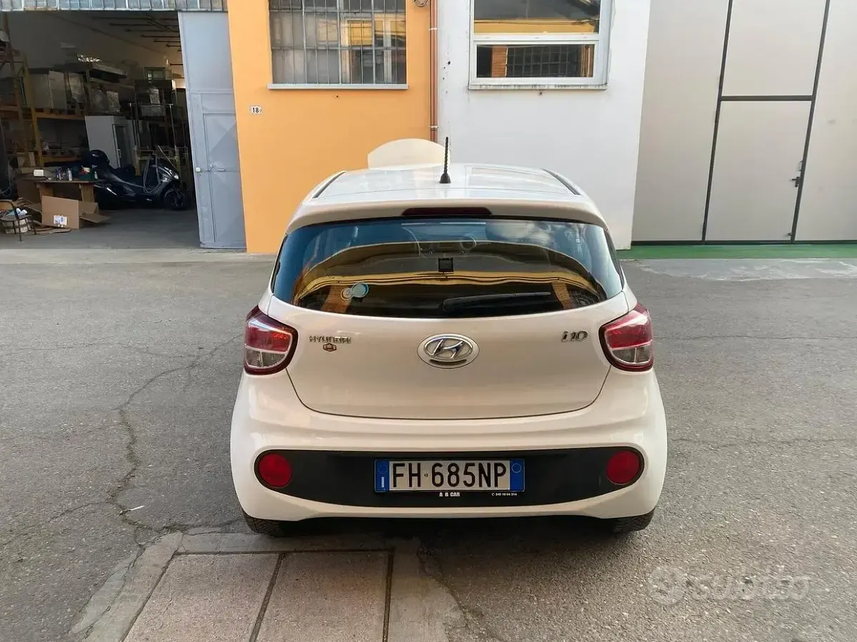 Usata Hyundai i10 67 CV (49 kW) 2017 Bianco Utilitaria