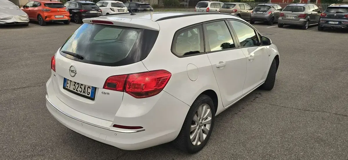 Usata Opel Astra 110 CV (80 kW) 2013 Station wagon