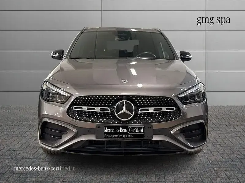 Käytetty Mercedes GLA250 Advanced Plus 218 HP (160 kW) 2025 Harmaa Katumaasturi