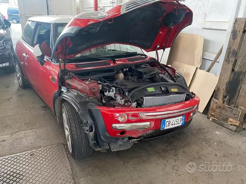 Usata Mini Cooper 116 CV (85 kW) 2002 Rosso Utilitaria