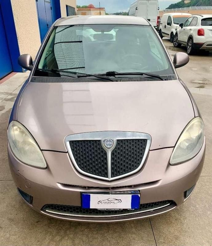 Usata Lancia Ypsilon 77 CV (56 kW) 2009 Antracite metallizzato Utilitaria
