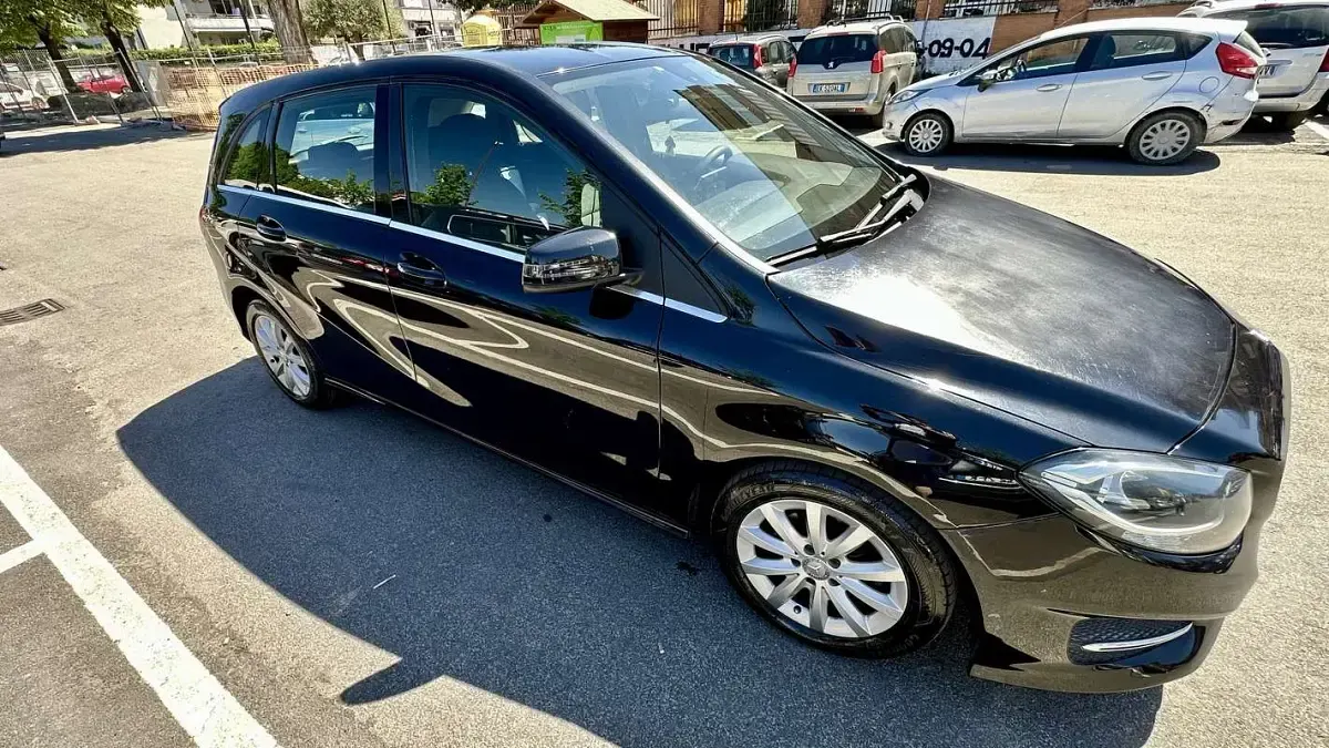 Usata Mercedes B180 Business 109 CV (80 kW) 2015 Nero Utilitaria