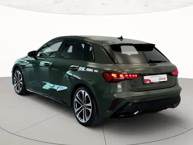 Usata Audi A3 S-Line 150 CV (110 kW) 2025 Verde distretto metallizzato Berlina