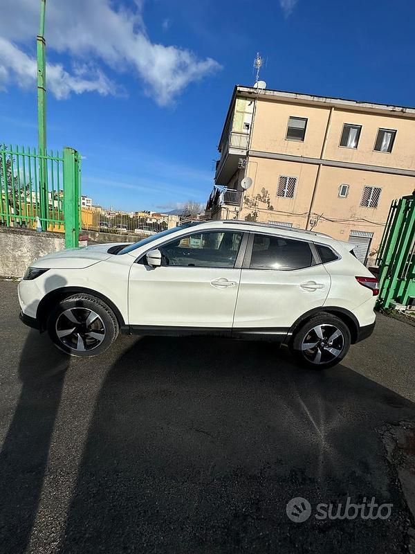 Usata Nissan Qashqai Tekna 110 CV (80 kW) 2015 Bianco SUV