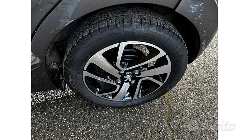 Usata Peugeot 108 Allure 72 CV (52 kW) 2021 Grigio Berlina