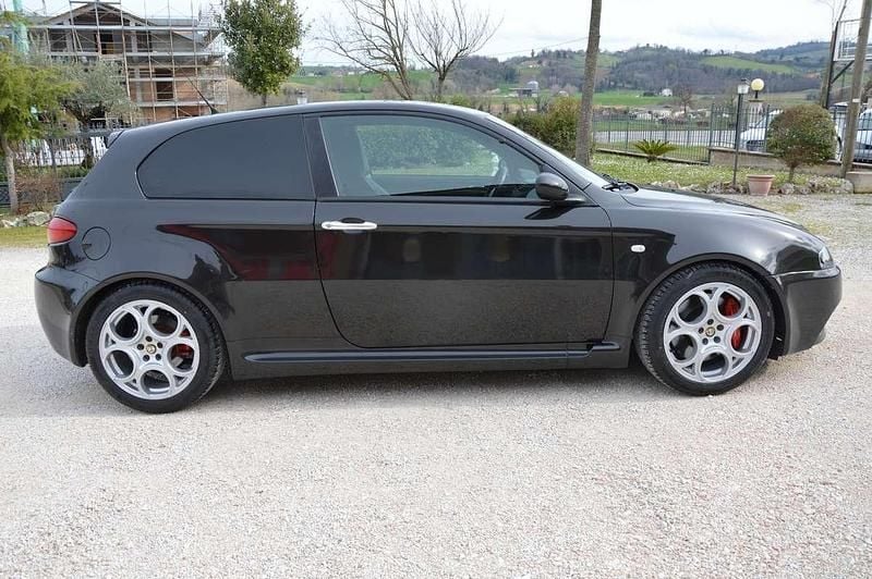 Usata Alfa Romeo 147 GTA 250 CV (183 kW) 2005 Nero Utilitaria