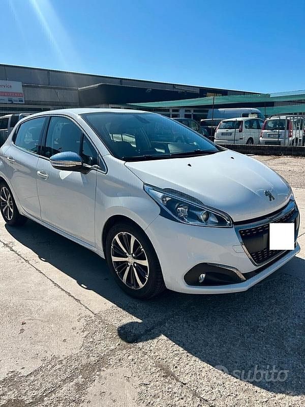 Usata Peugeot 208 Allure 82 CV (60 kW) 2016 Bianco Utilitaria
