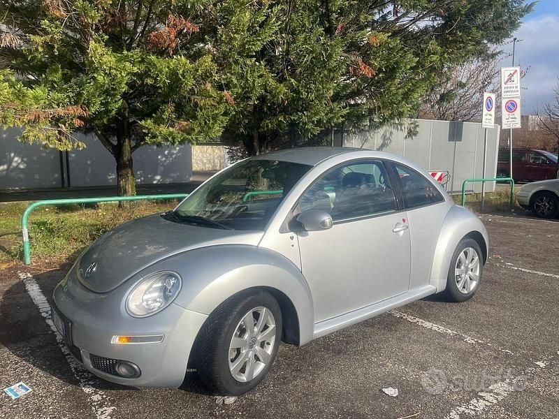 Grigio Usata 2007 VW Maggiolino Coupé | 1800 € (Buon prezzo) - Immagine 1/4