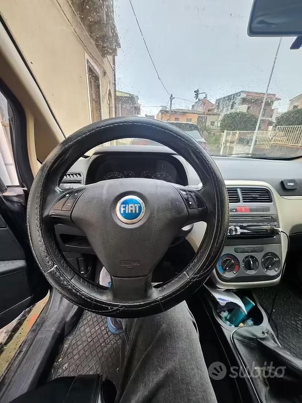 Usata Fiat Grande Punto 77 CV (56 kW) 2005 Blu Utilitaria