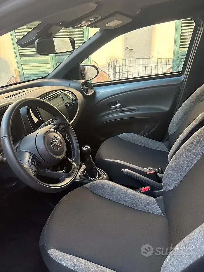 Usata Toyota Aygo X 72 CV (52 kW) 2025 Grigio SUV