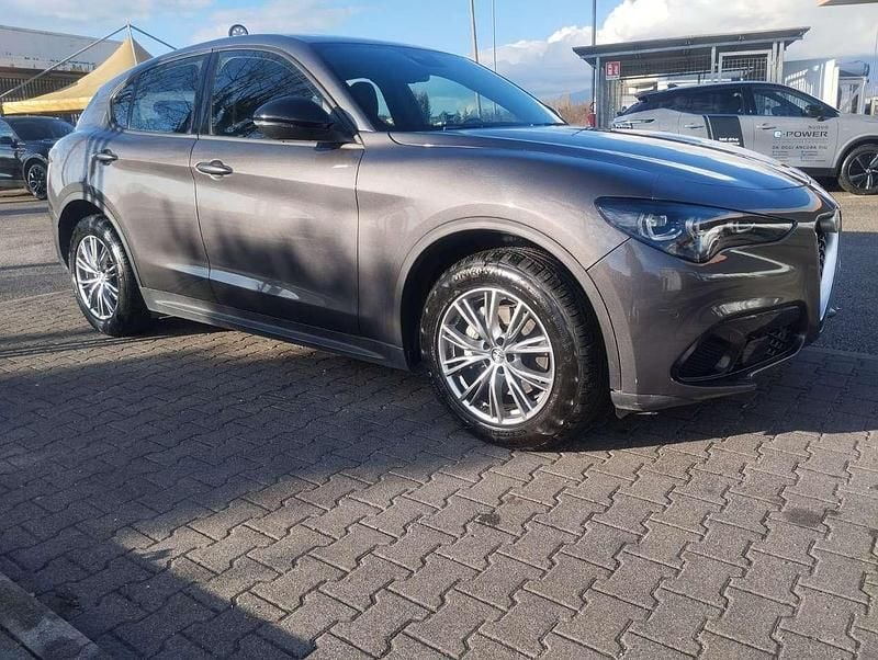 Usata Alfa Romeo Stelvio Super 210 CV (154 kW) 2023 Grigio vesuvio SUV