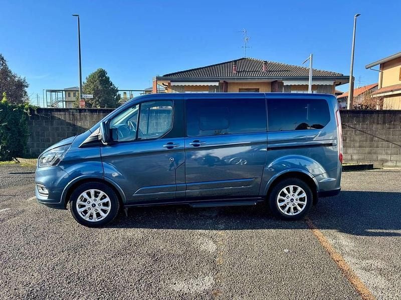 Usata Ford Tourneo Custom 131 CV (96 kW) 2022 Blu Furgone