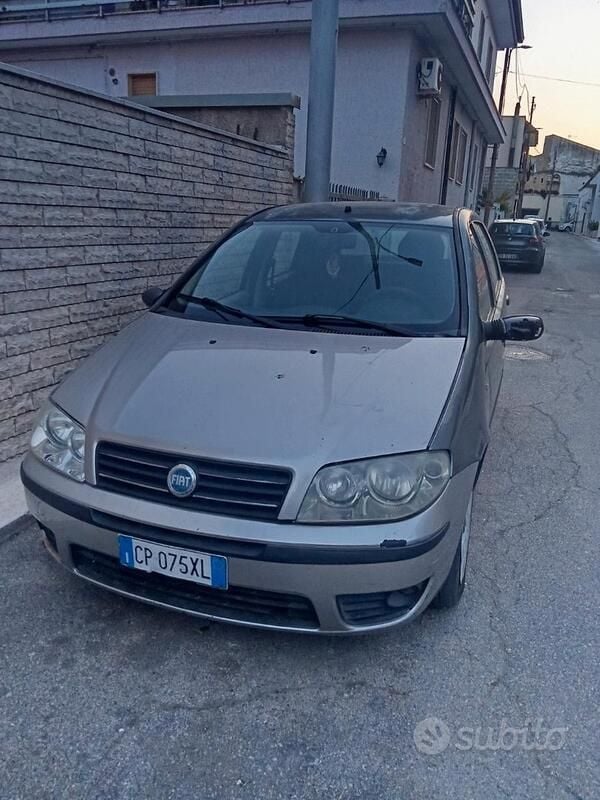 Usata Fiat Punto 80 CV (58 kW) 2004 Grigio Utilitaria