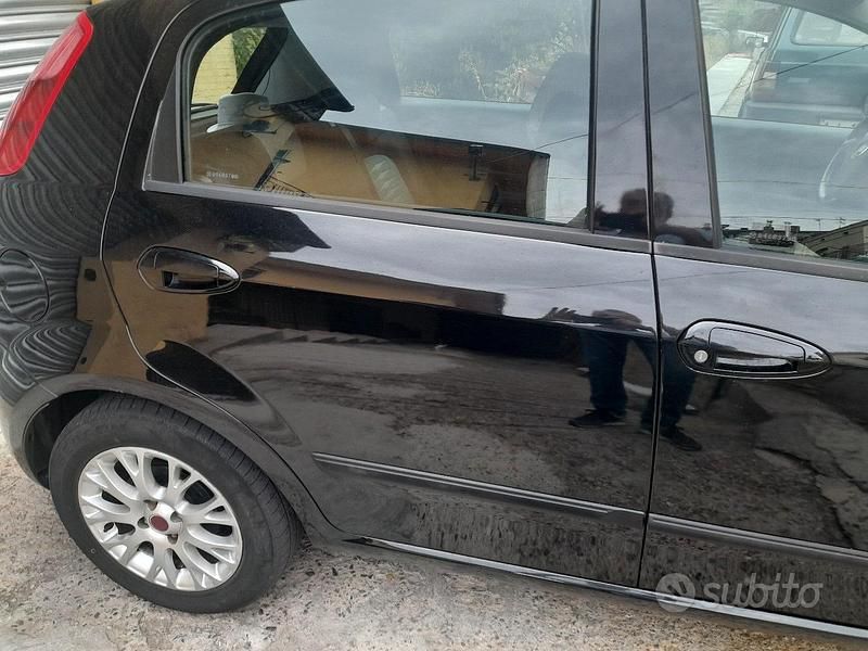 Usata Fiat Grande Punto 75 CV (55 kW) 2009 Nero Utilitaria