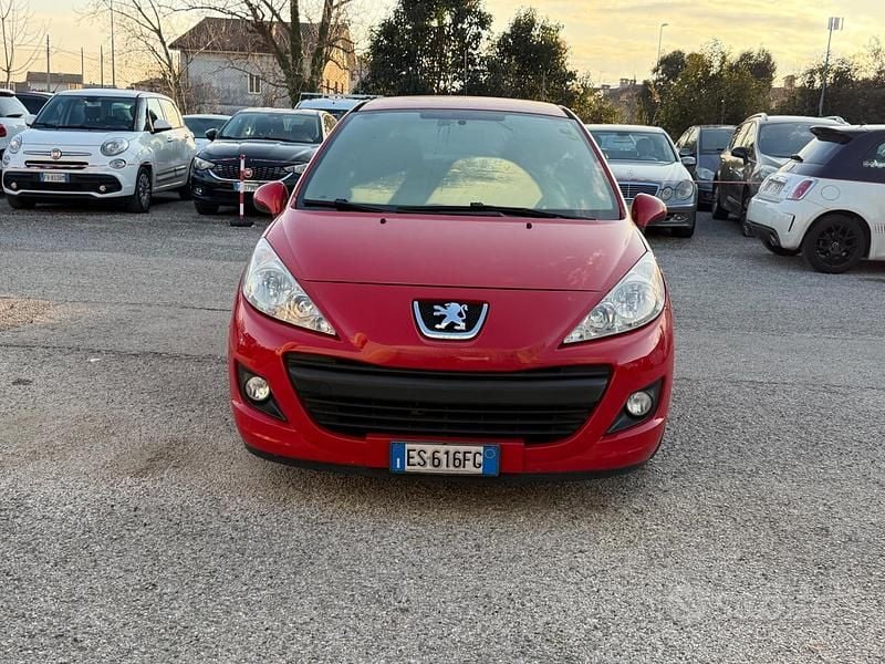 Rosso Usata 2013 Peugeot 207 Tre volumi | 4300 € (Buon prezzo) - Immagine 1/4