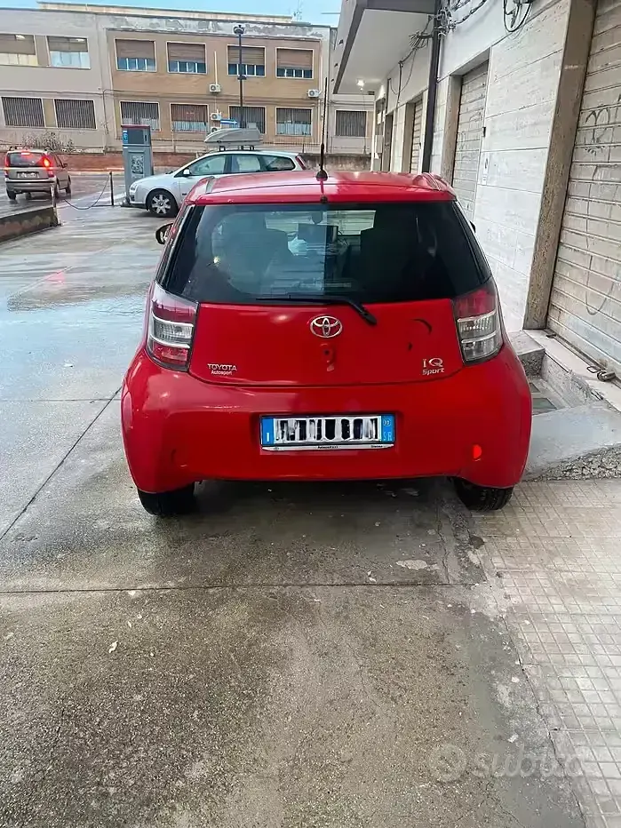 Usata Toyota iQ 68 CV (50 kW) 2010 Rosso Utilitaria